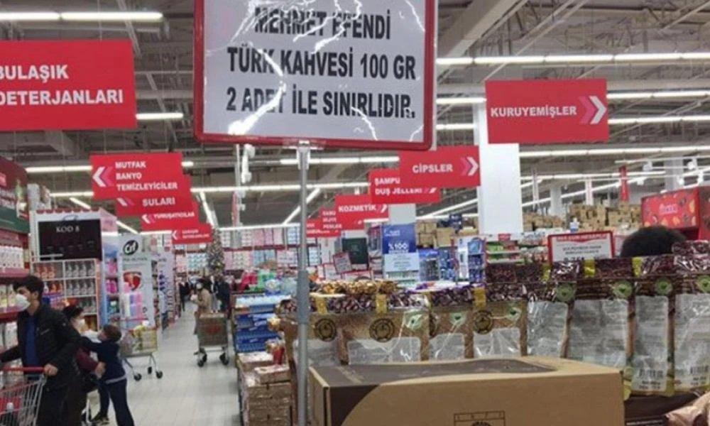 Τουρκία: Η απόλυτη απόγνωση - Αντικλεπτικά σε γάλα και τυρί στα σούπερ μάρκετ